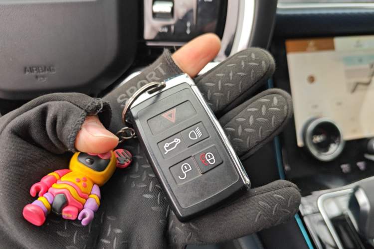 Used Land Rover Range Velar 2022 250 PS Vehicle Key