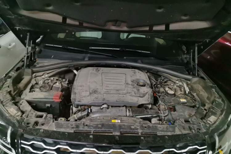Used Land Rover Range Velar 2022 250 PS Sparkling Heritage Edition Engine Bay