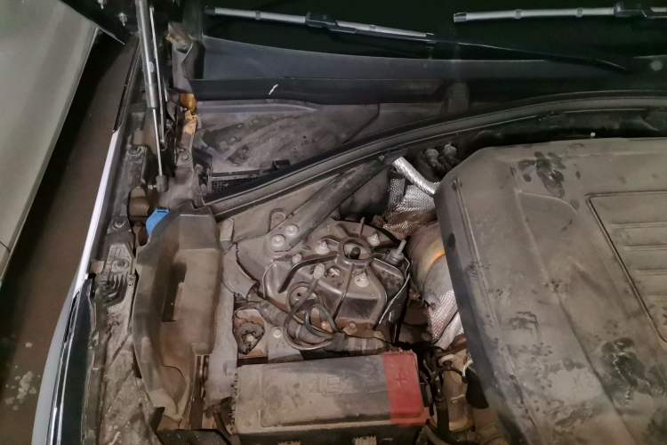 Used Land Rover Range Velar 2022 250 PS Sparkling Heritage Edition Engine Bay Right