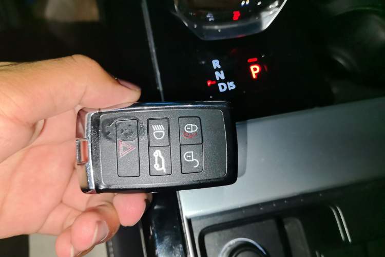 Used Land Rover Range Velar 2022 250 PS Sparkling Heritage Edition Vehicle Key