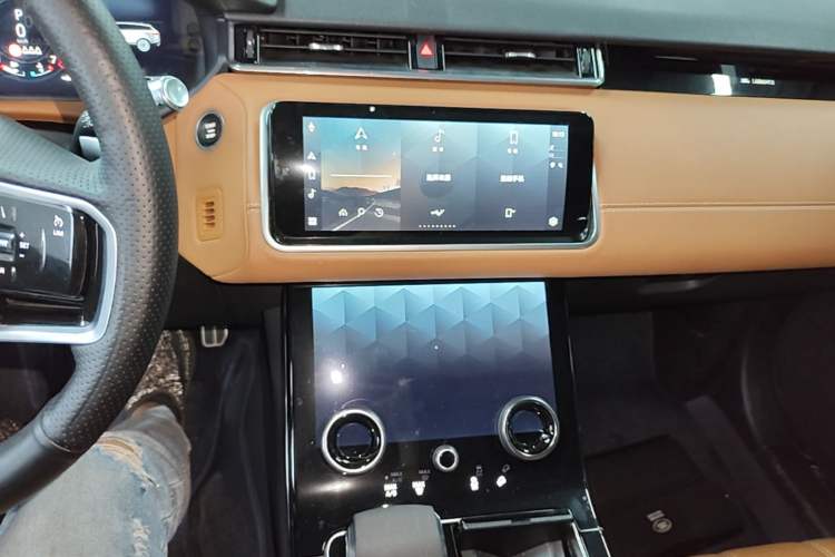 Used Land Rover Range Velar 2022 250 PS Sparkling Heritage Edition Audio And AC Panel