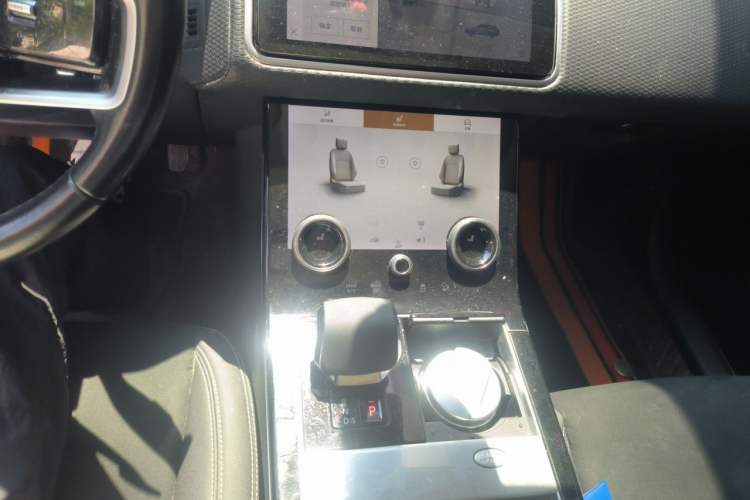 Used Land Rover Range Velar 2022 250 PS Audio And AC Panel