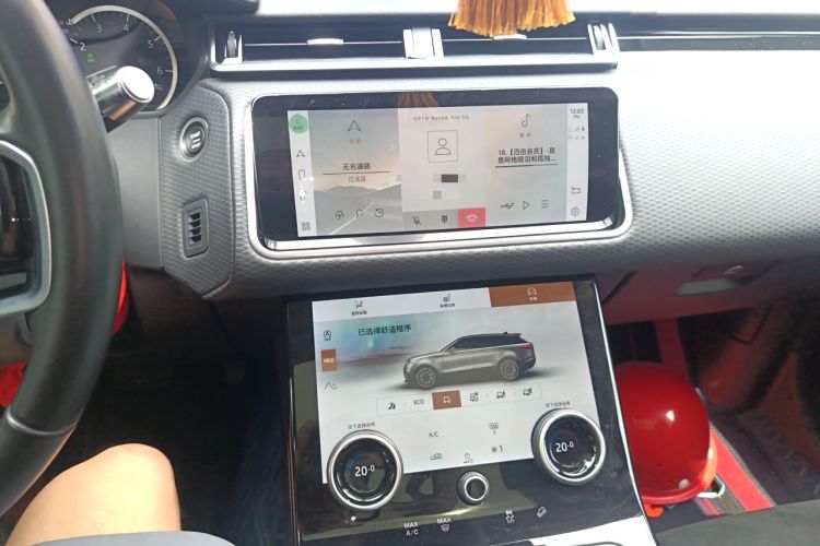 Used Land Rover Range Velar 2022 250 PS Audio And AC Panel