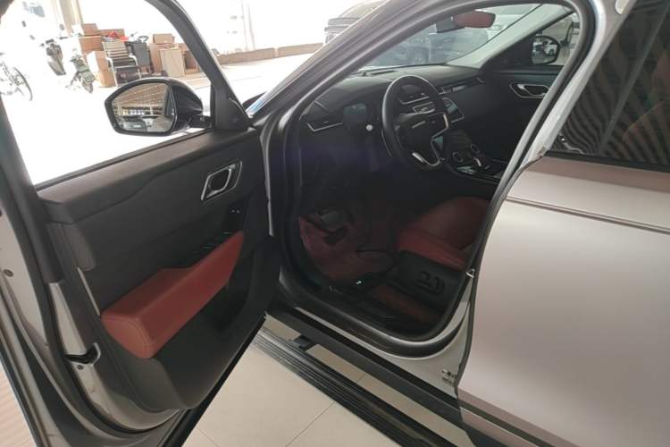 Used Land Rover Range Velar 2022 250 PS Driver Seat