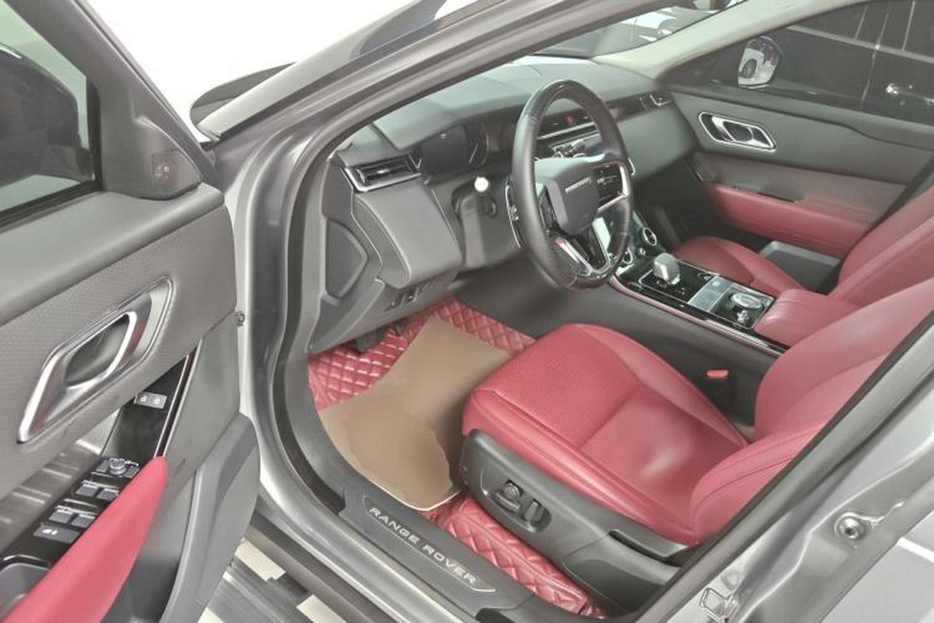Used Land Rover Range Velar 2022 250 PS Driver Seat