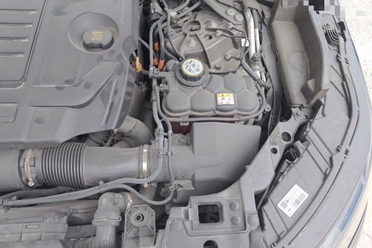 Used Land Rover Range Velar 2022 250 PS Sparkling Heritage Edition Engine Bay Left