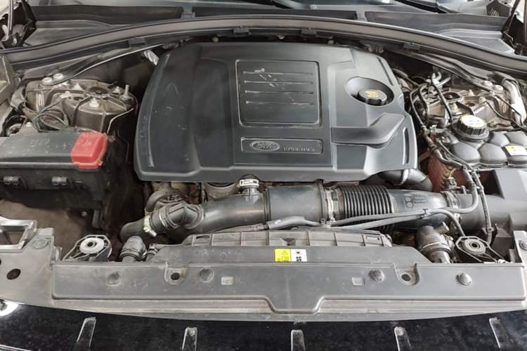 Used Land Rover Range Velar 2022 250 PS Sparkling Heritage Edition Engine Bay