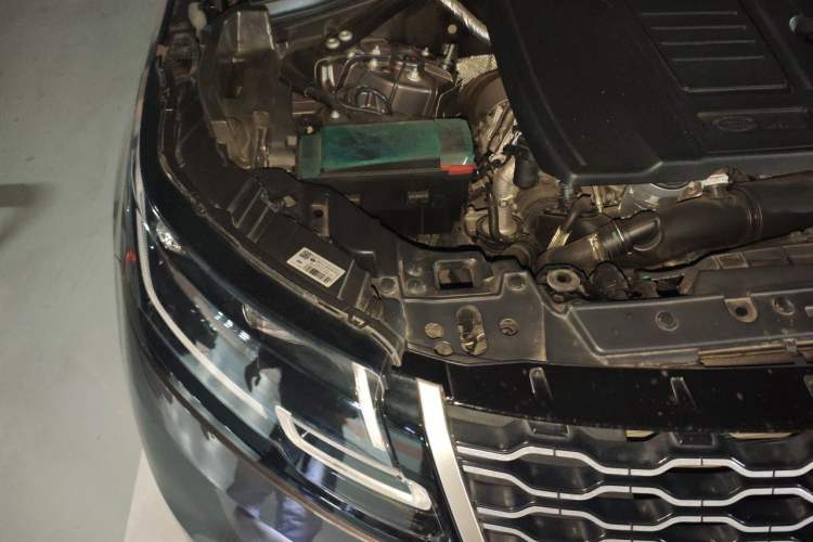 Used Land Rover Range Velar 2022 250 PS Sparkling Heritage Edition Engine Bay Right