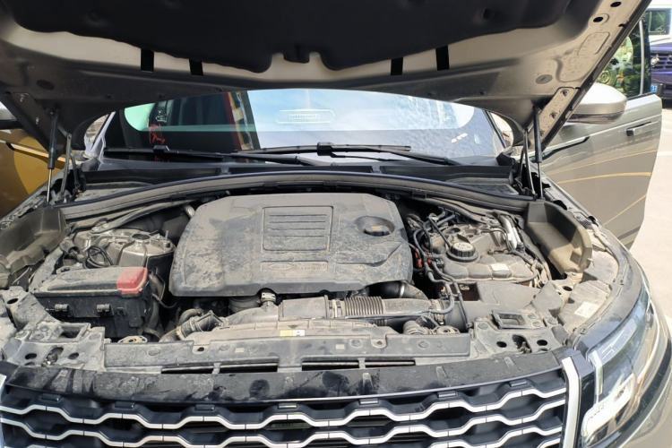 Used Land Rover Range Velar 2022 250 PS Engine Bay
