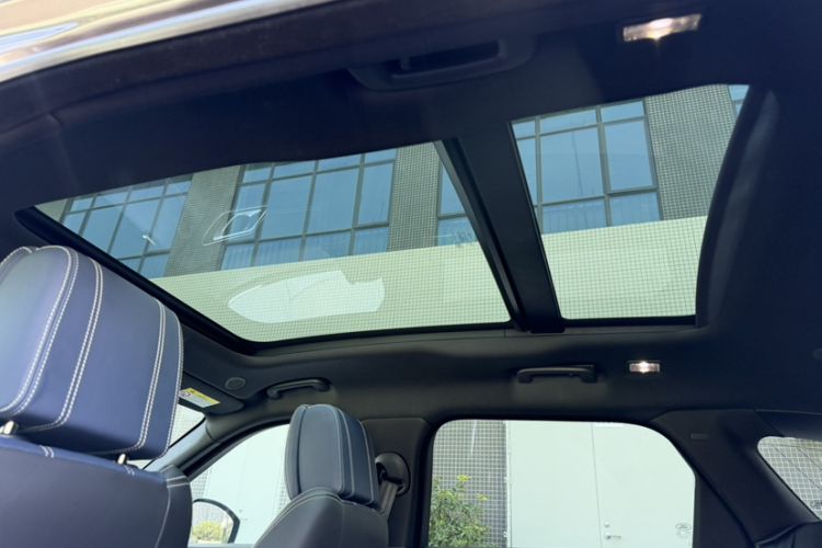 Used Land Rover Range Velar 2022 250 PS Sparkling Heritage Edition Headliner