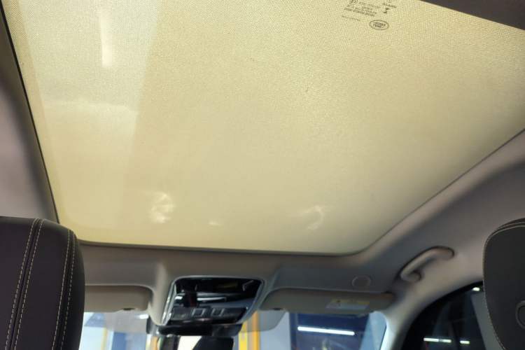 Used Land Rover Range Velar 2022 250 PS Headliner