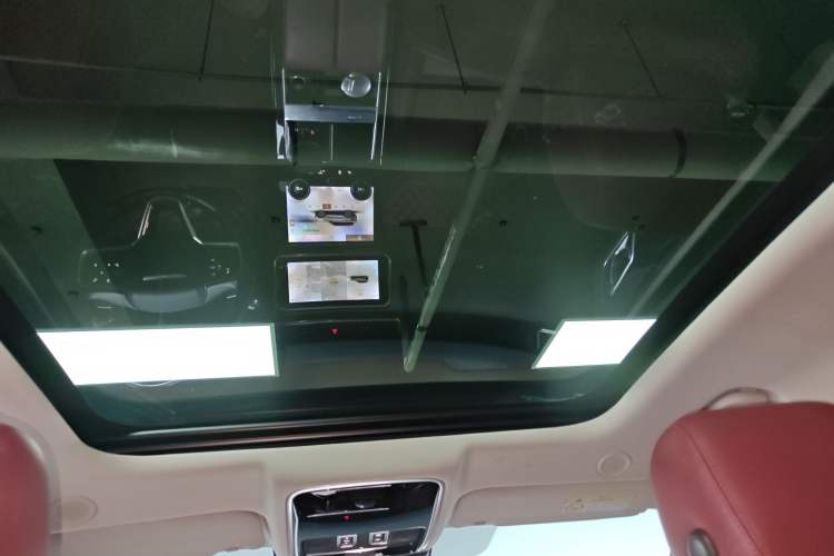 Used Land Rover Range Velar 2022 250 PS Headliner