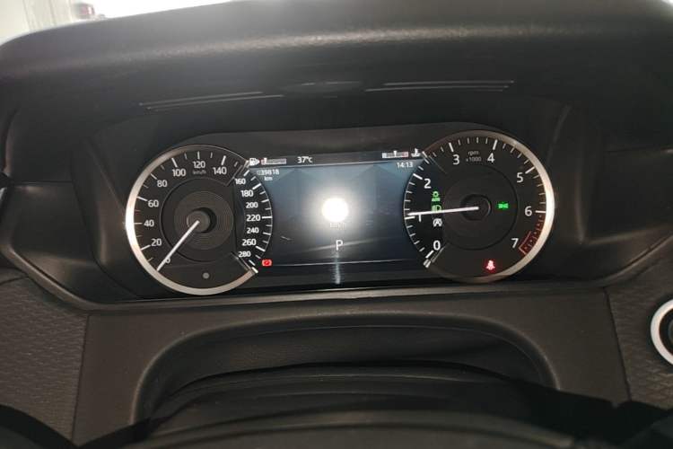 Used Land Rover Range Velar 2022 250 PS Instrument Cluster