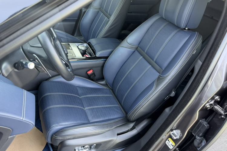 Used Land Rover Range Velar 2022 250 PS Sparkling Heritage Edition Interior 1