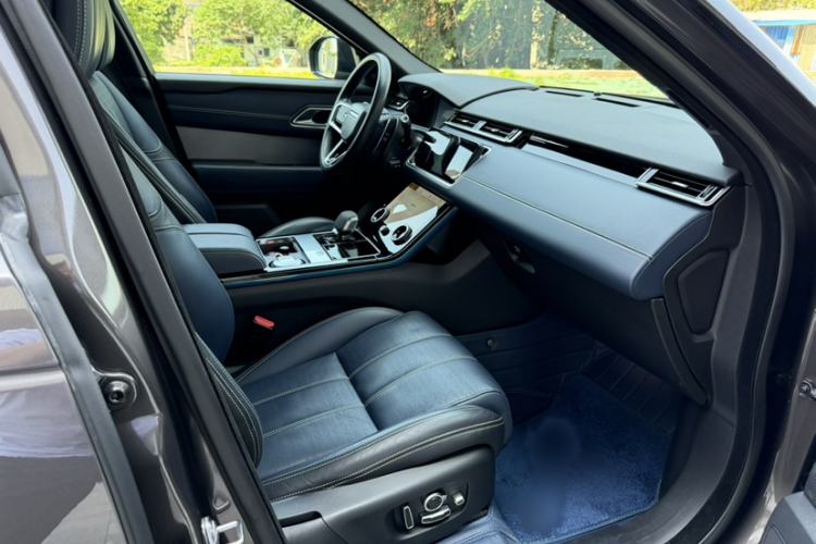 Used Land Rover Range Velar 2022 250 PS Sparkling Heritage Edition Interior 3