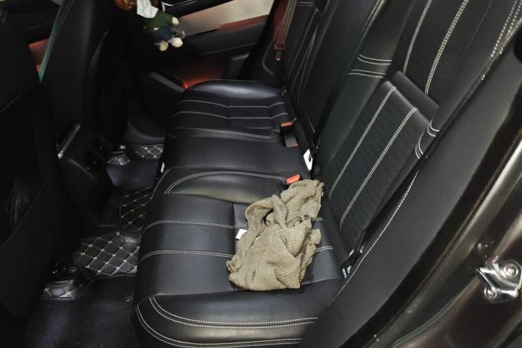 Used Land Rover Range Velar 2022 250 PS Sparkling Heritage Edition Left Rear Seat