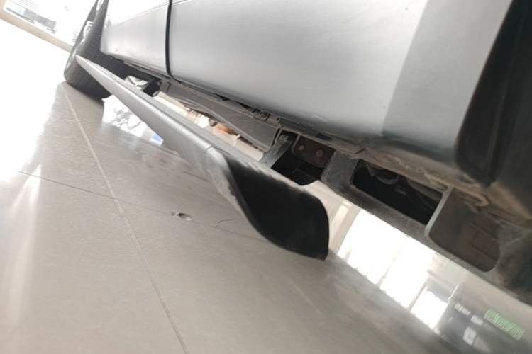Used Land Rover Range Velar 2022 250 PS Left Side Sill