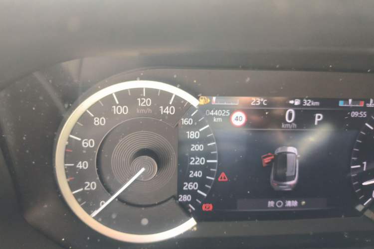 Used Land Rover Range Velar 2022 250 PS Odometer Close Up