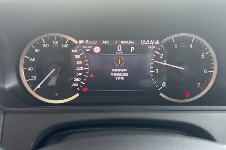 Used Land Rover Range Velar 2022 250 PS Odometer Close Up