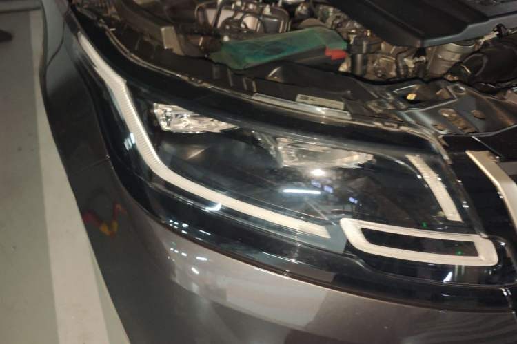 Used Land Rover Range Velar 2022 250 PS Sparkling Heritage Edition Right Front Headlight