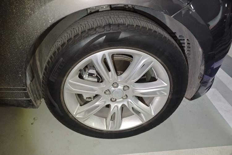 Used Land Rover Range Velar 2022 250 PS Sparkling Heritage Edition Right Front Wheel Hub
