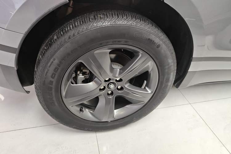 Used Land Rover Range Velar 2022 250 PS Right Rear Wheel Hub