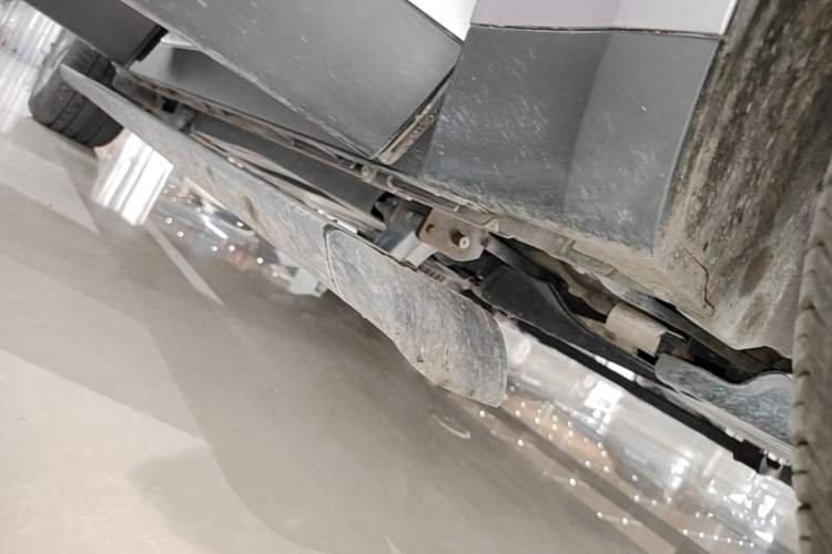 Used Land Rover Range Velar 2022 250 PS Right Side Sill