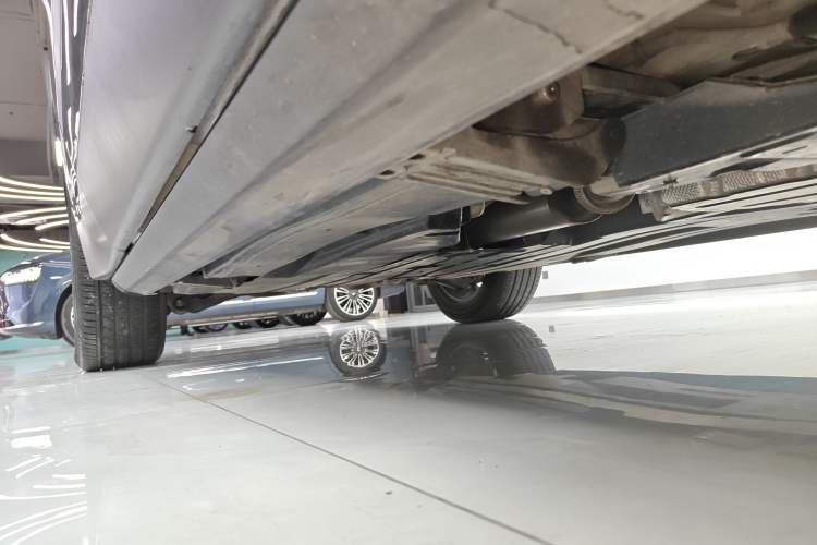 Used Land Rover Range Velar 2022 250 PS Right Side Sill
