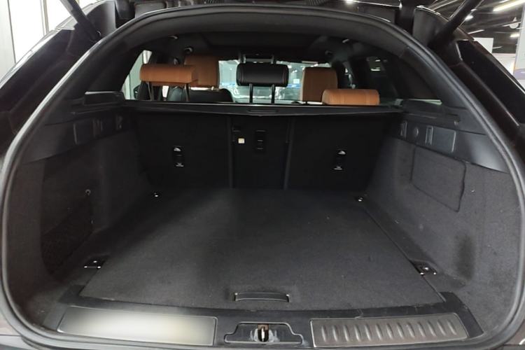 Used Land Rover Range Velar 2022 250 PS Sparkling Heritage Edition Trunk