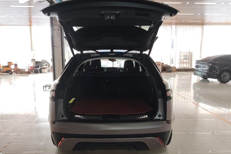 Used Land Rover Range Velar 2022 250 PS Trunk