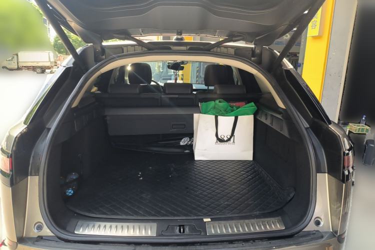 Used Land Rover Range Velar 2022 250 PS Trunk