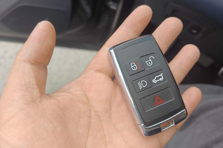 Used Land Rover Range Velar 2022 250 PS Sparkling Heritage Edition Vehicle Key