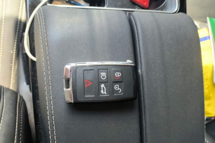 Used Land Rover Range Velar 2022 250 PS Vehicle Key