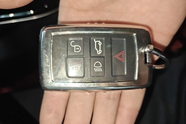 Used Land Rover Range Velar 2022 250 PS Vehicle Key