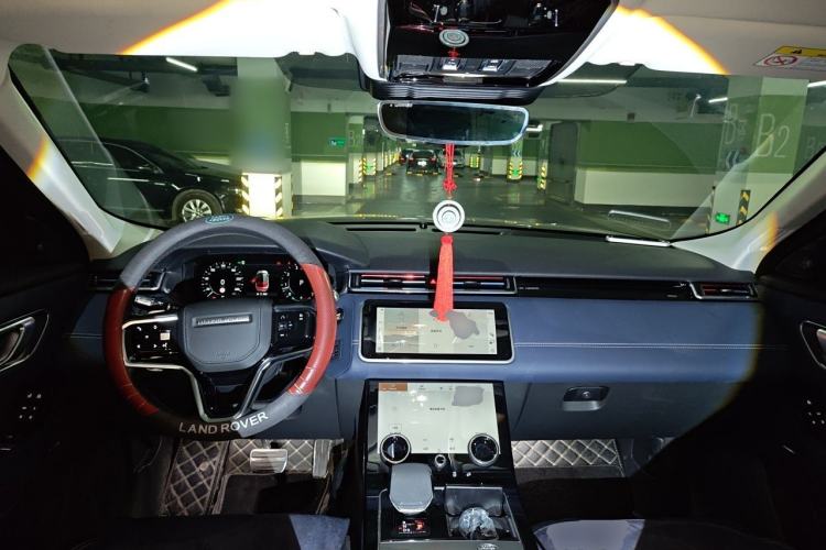 Used Land Rover Range Velar 2022 250 PS Sparkling Heritage Edition Center Console