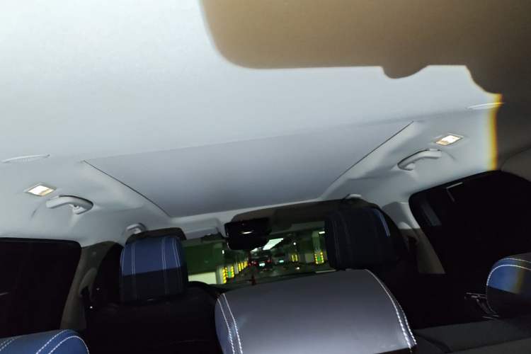 Used Land Rover Range Velar 2022 250 PS Sparkling Heritage Edition Headliner