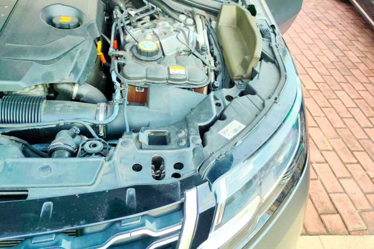 Used Land Rover Range Velar 2022 250 PS Engine Bay Left