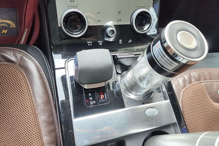 Used Land Rover Range Velar 2022 250 PS Gear Lever