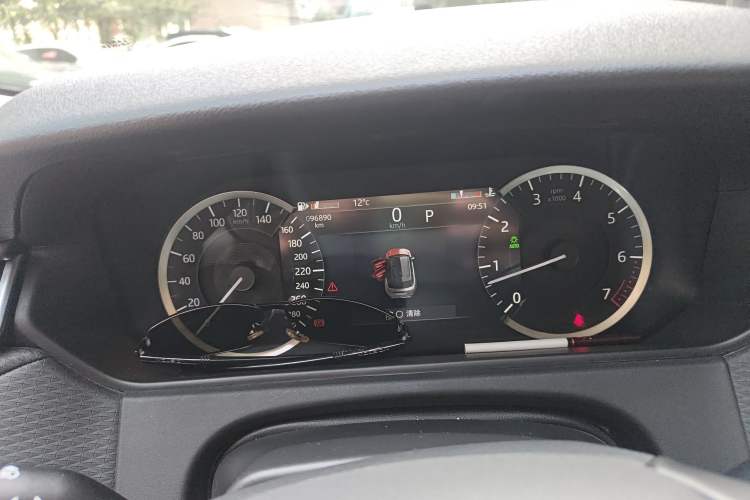 Used Land Rover Range Velar 2022 250 PS Instrument Cluster