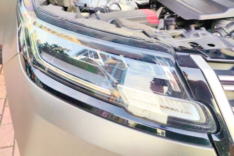 Used Land Rover Range Velar 2022 250 PS Right Front Headlight