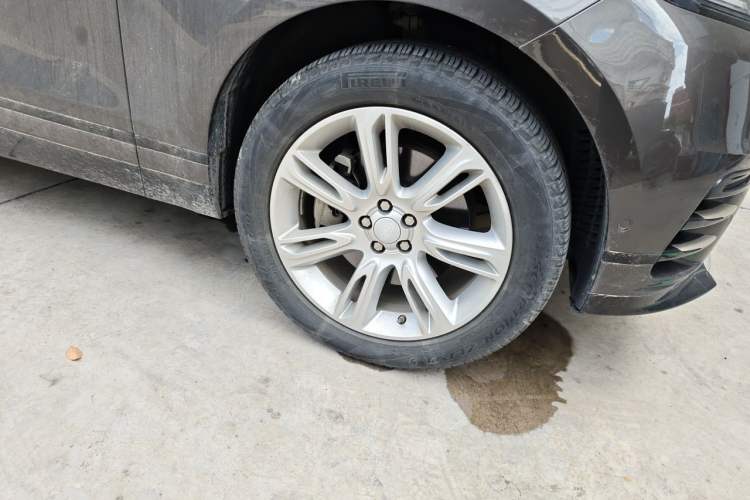 Used Land Rover Range Velar 2022 250 PS Sparkling Heritage Edition Right Front Wheel Hub