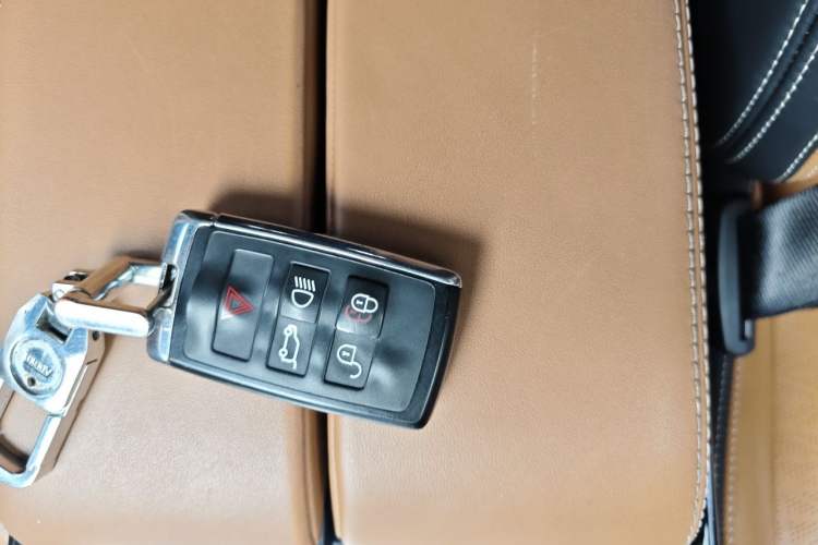 Used Land Rover Range Velar 2022 250 PS Sparkling Heritage Edition Vehicle Key