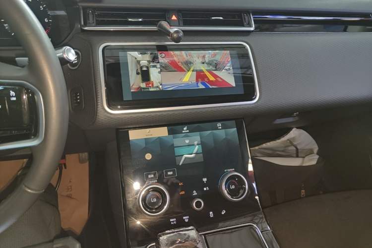 Used Land Rover Range Velar 2022 250 PS Audio And AC Panel