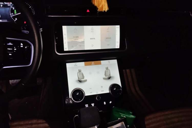 Used Land Rover Range Velar 2022 250 PS Audio And AC Panel