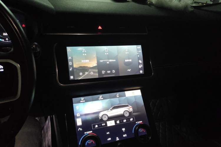 Used Land Rover Range Velar 2022 250 PS Audio And AC Panel