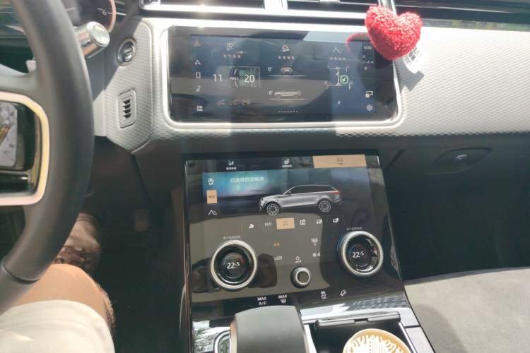 Used Land Rover Range Velar 2022 250 PS Audio And AC Panel