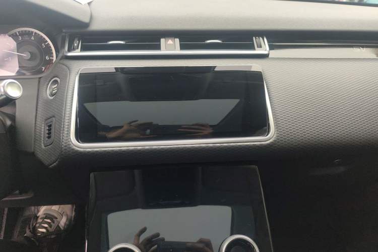 Used Land Rover Range Velar 2022 250 PS Audio And AC Panel