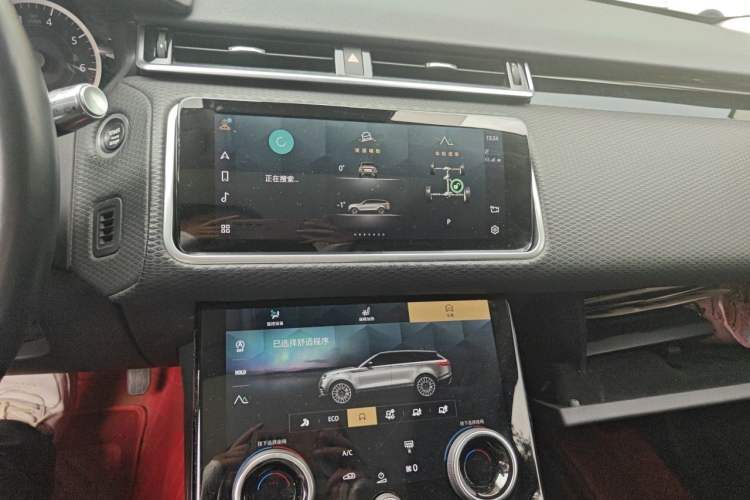 Used Land Rover Range Velar 2022 250 PS Audio And AC Panel