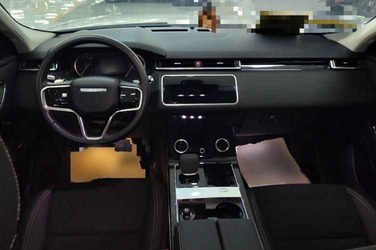 Used Land Rover Range Velar 2022 250 PS Center Console