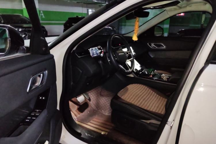 Used Land Rover Range Velar 2022 250 PS Driver Seat